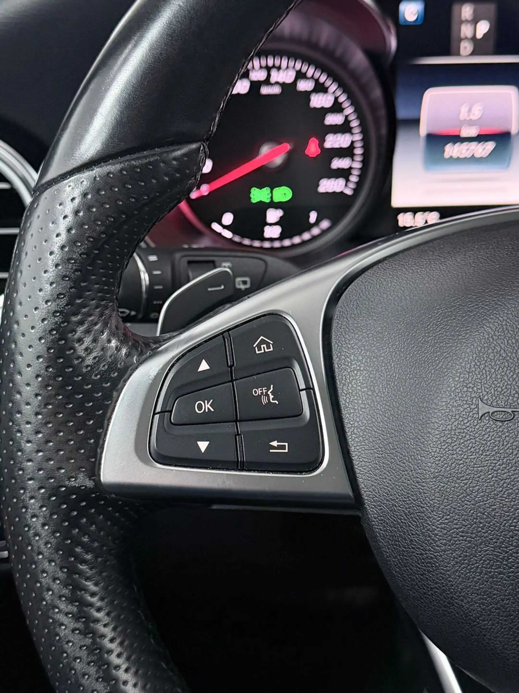 Mercedes-Benz GLC 350 d 4Matic-AMG int-360°KAM-LED-PANO-AHK — photo 26