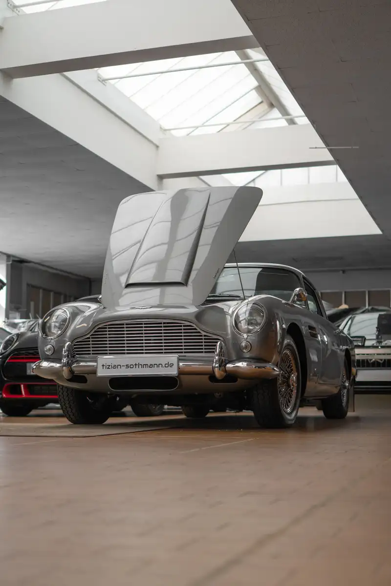 Aston Martin DB5 Superleggera