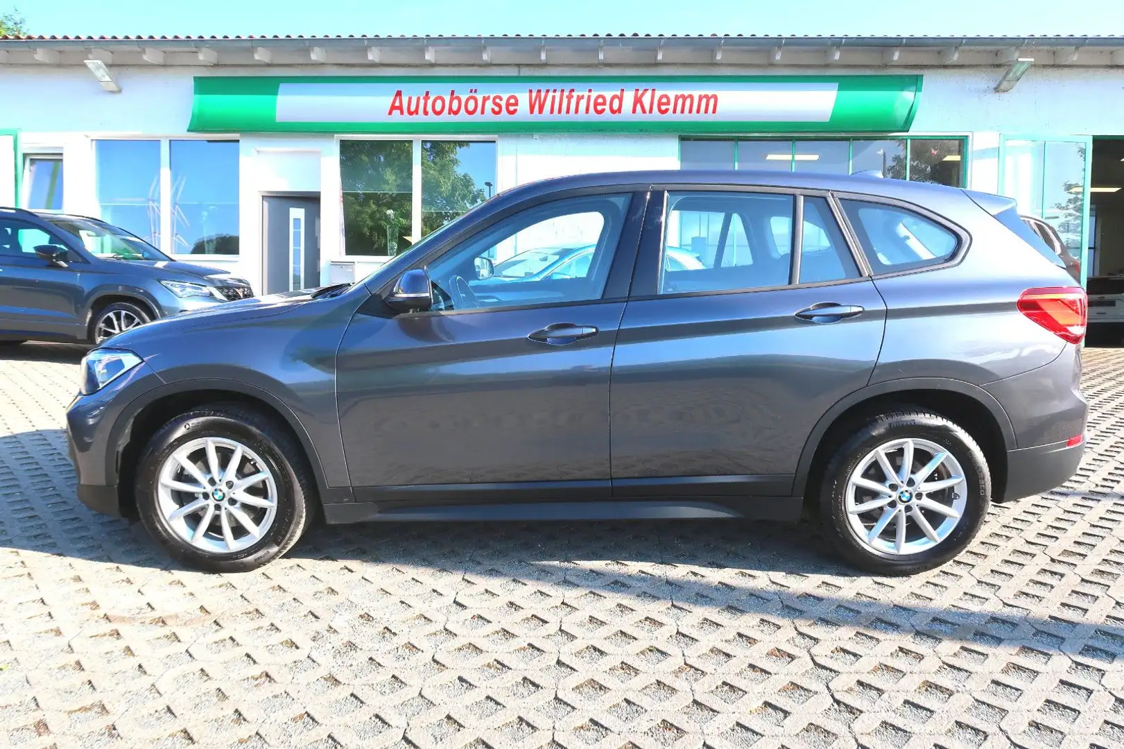 BMW X1 sDr18dAAdvPlus"Navi"DAB"Sports"LED"Sitzh"1HdSh Gris - 1