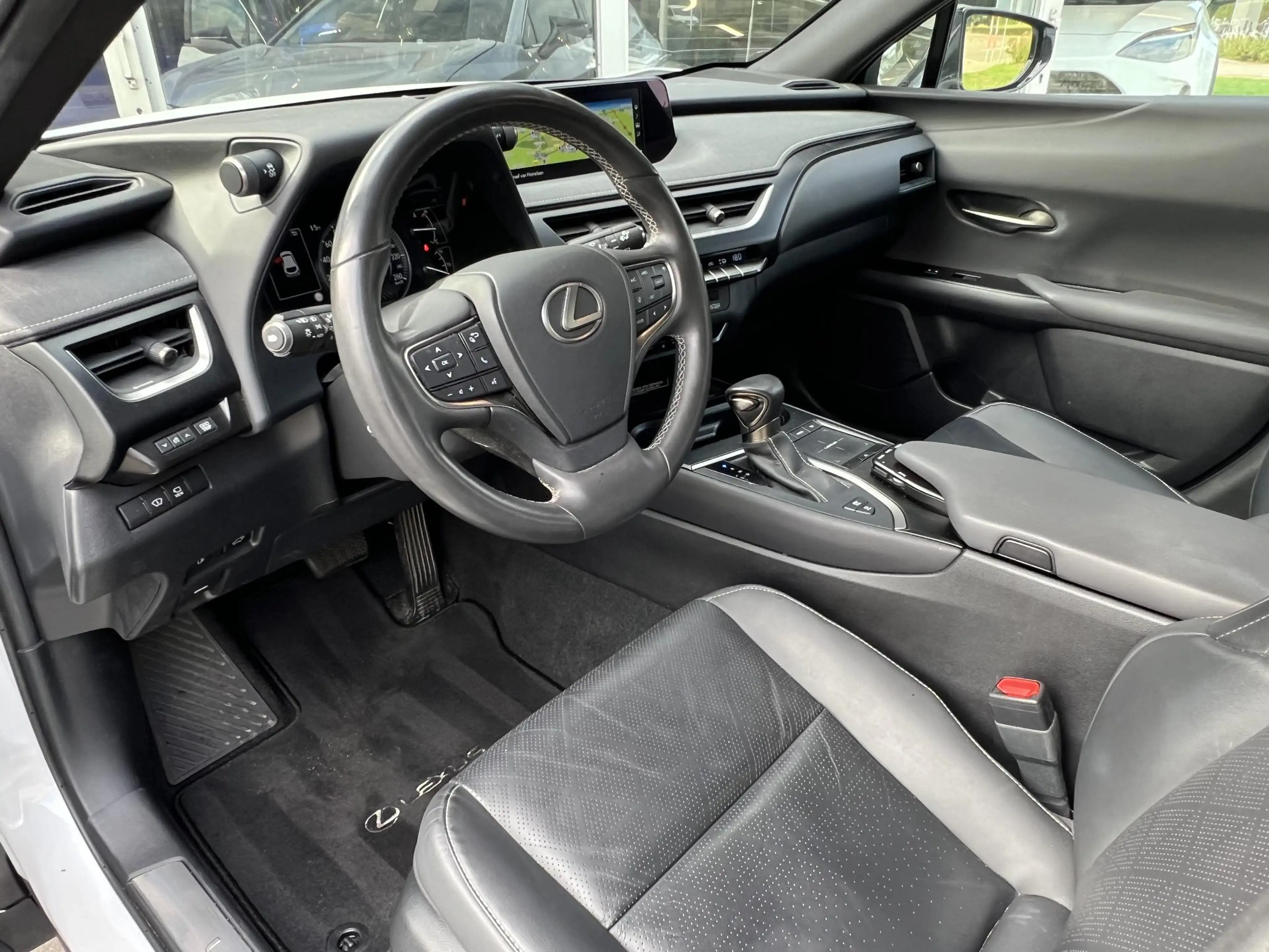 Lexus UX 250h Executive Line | President Pack, Schuifdak, Mark L — photo 23