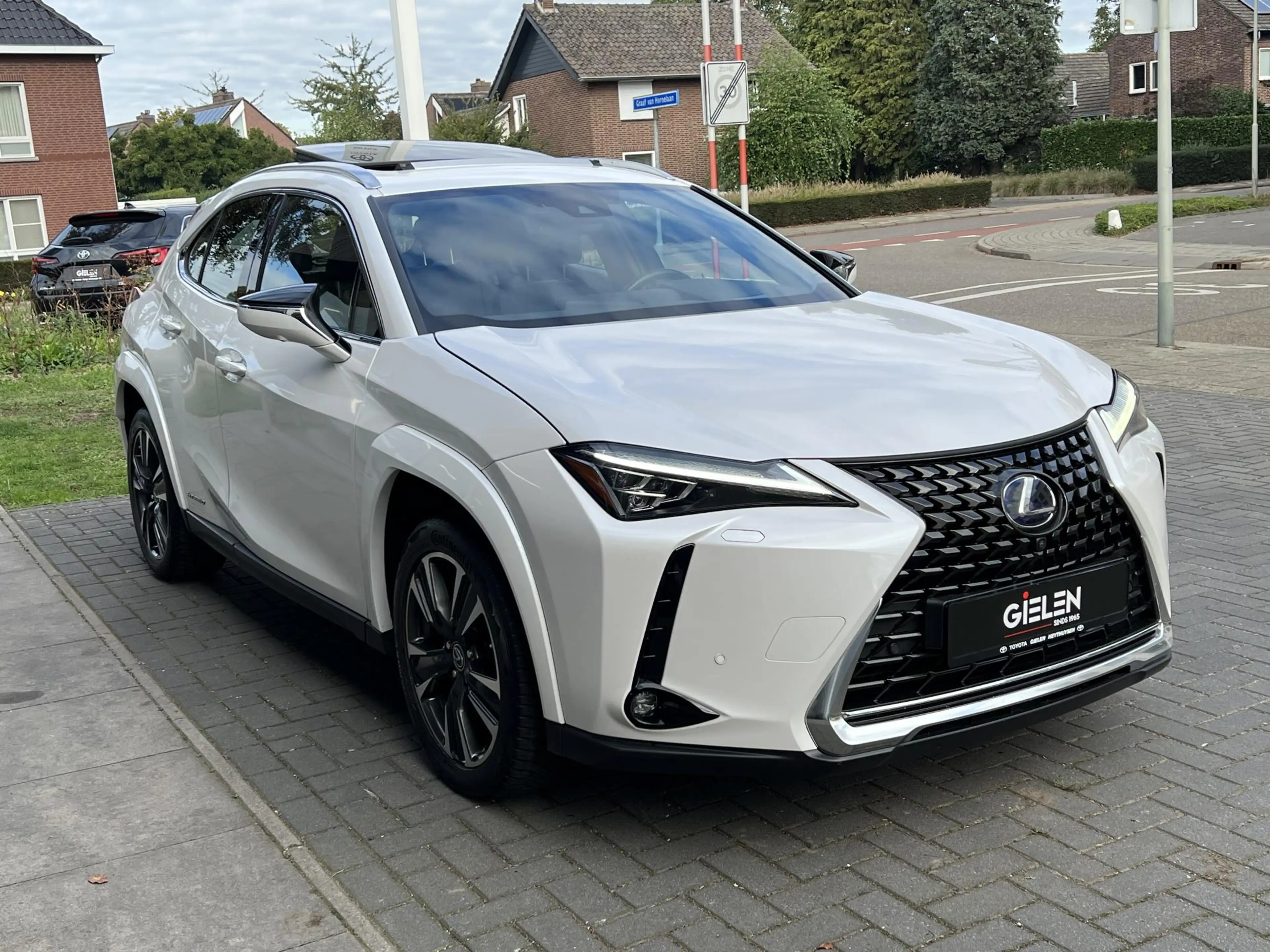 Lexus UX 250h Executive Line | President Pack, Schuifdak, Mark L — photo 14