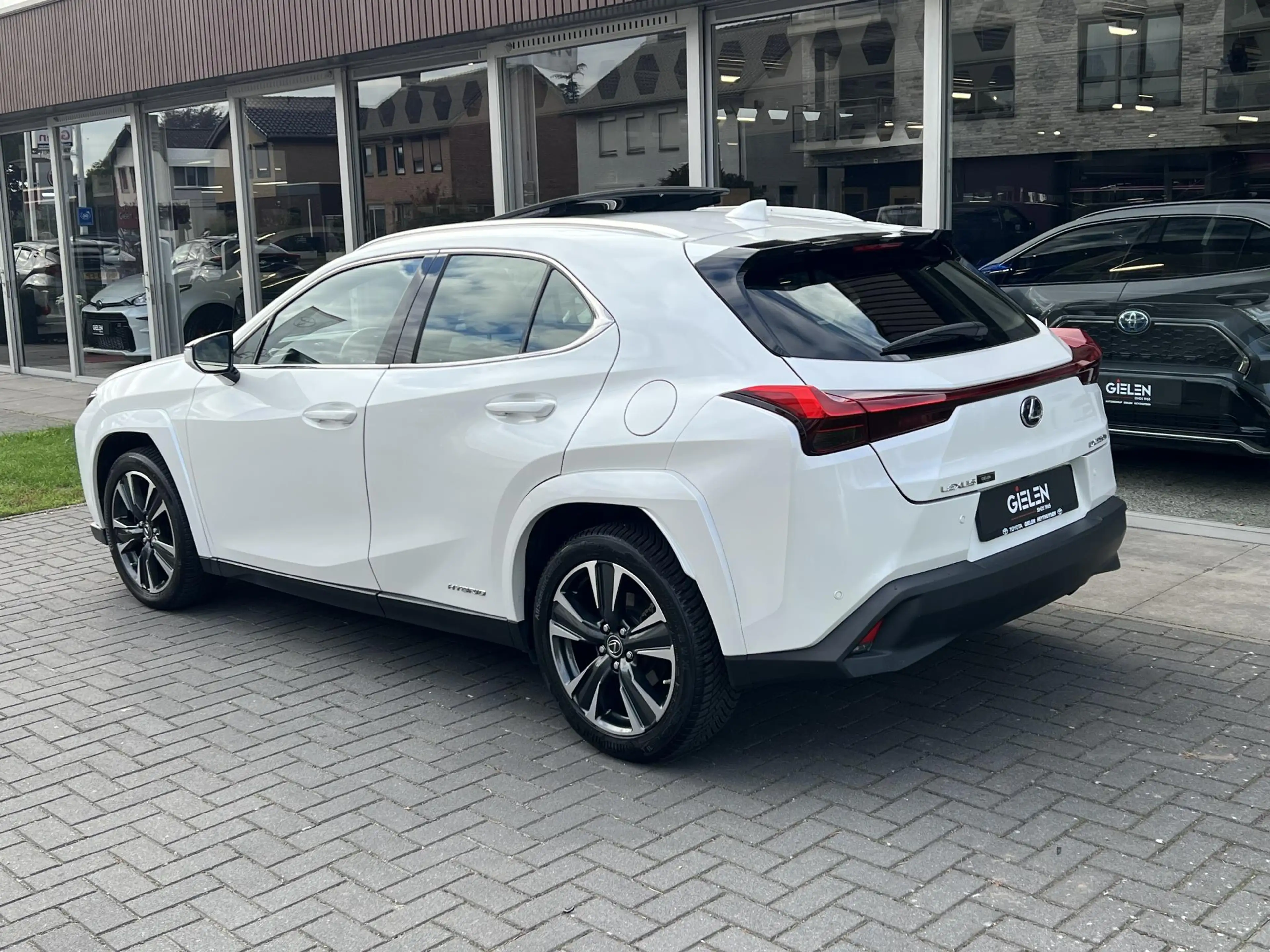 Lexus UX 250h Executive Line | President Pack, Schuifdak, Mark L — photo 6