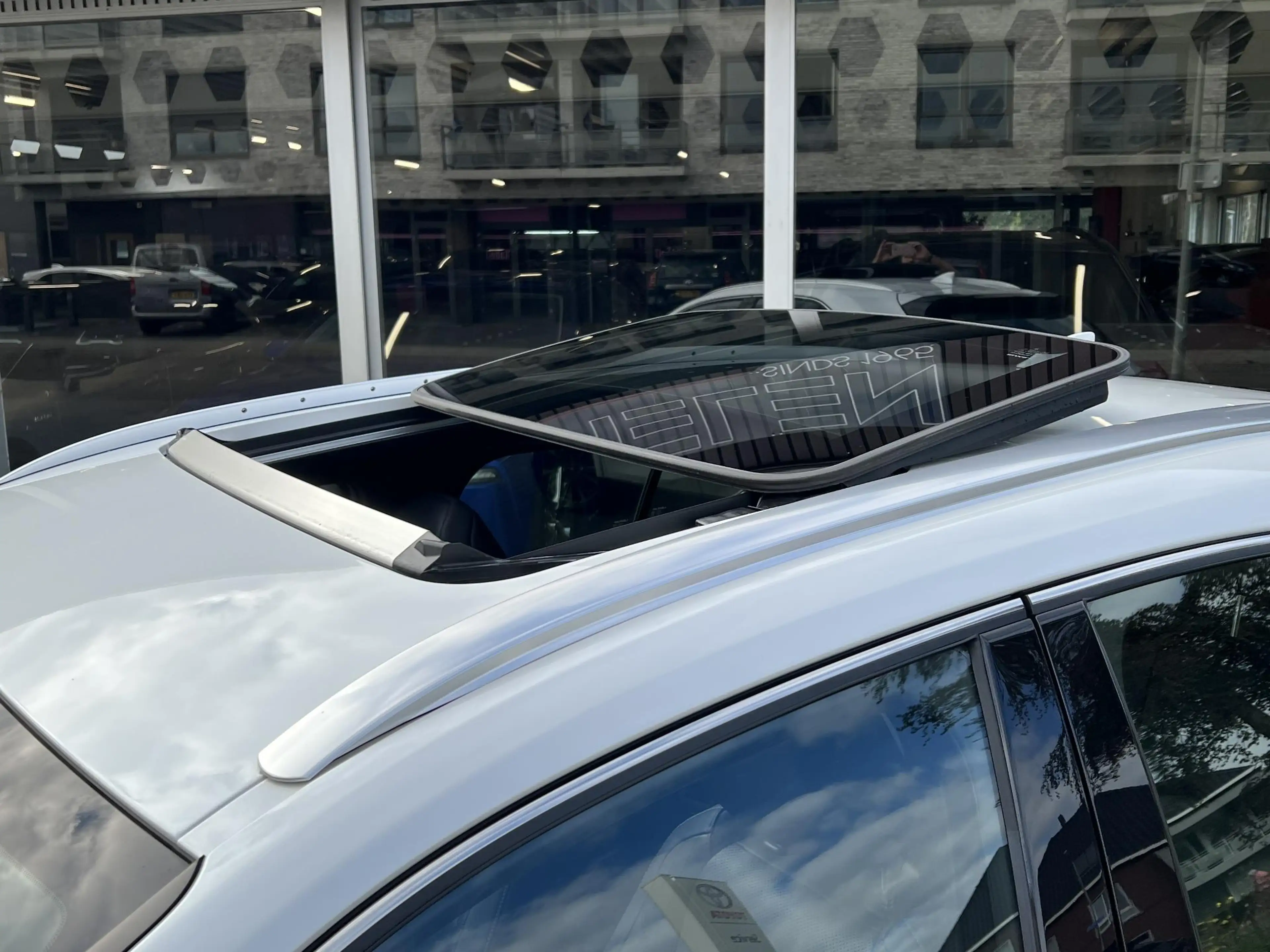 Lexus UX 250h Executive Line | President Pack, Schuifdak, Mark L — photo 2