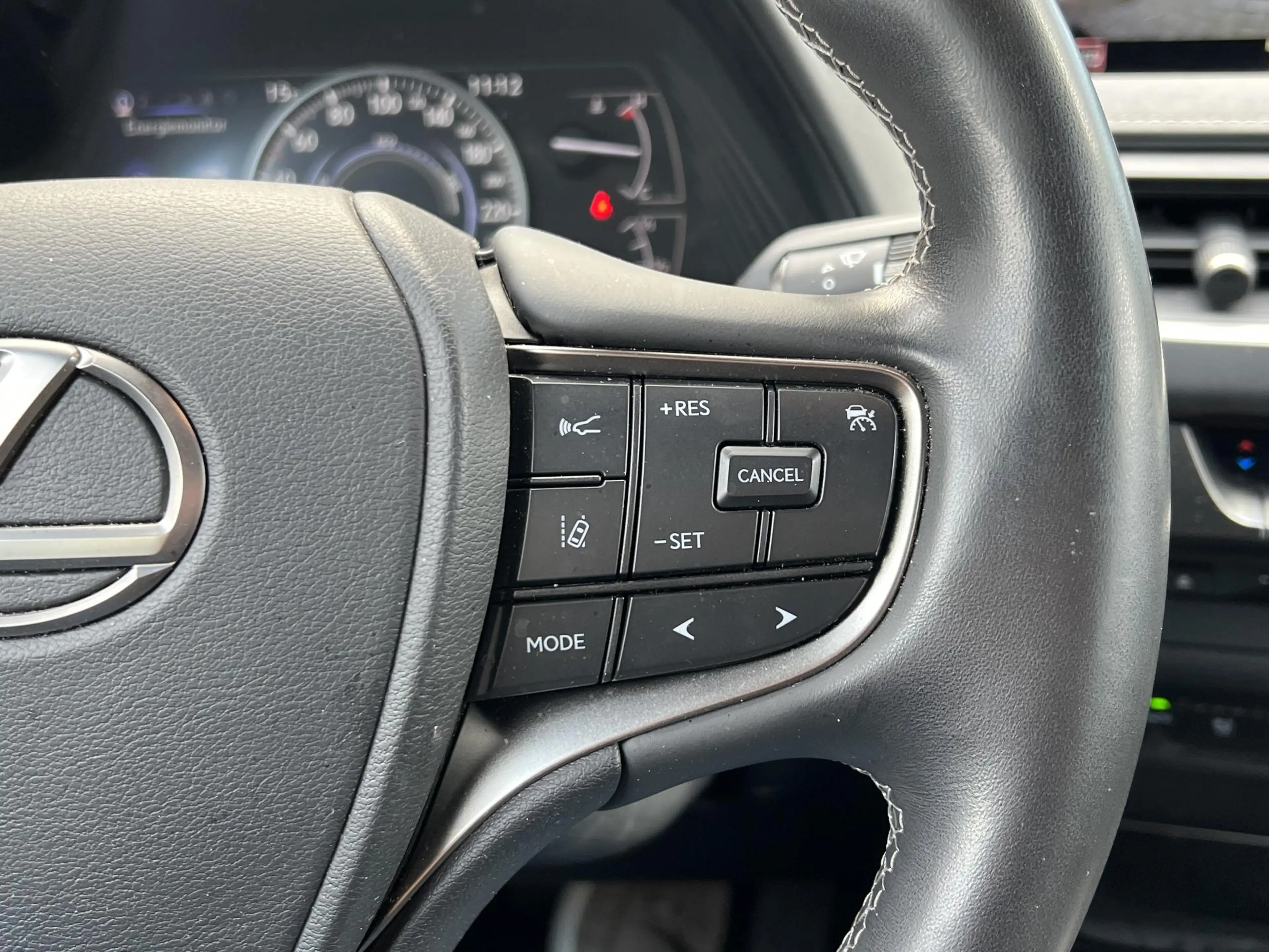Lexus UX 250h Executive Line | President Pack, Schuifdak, Mark L — photo 32