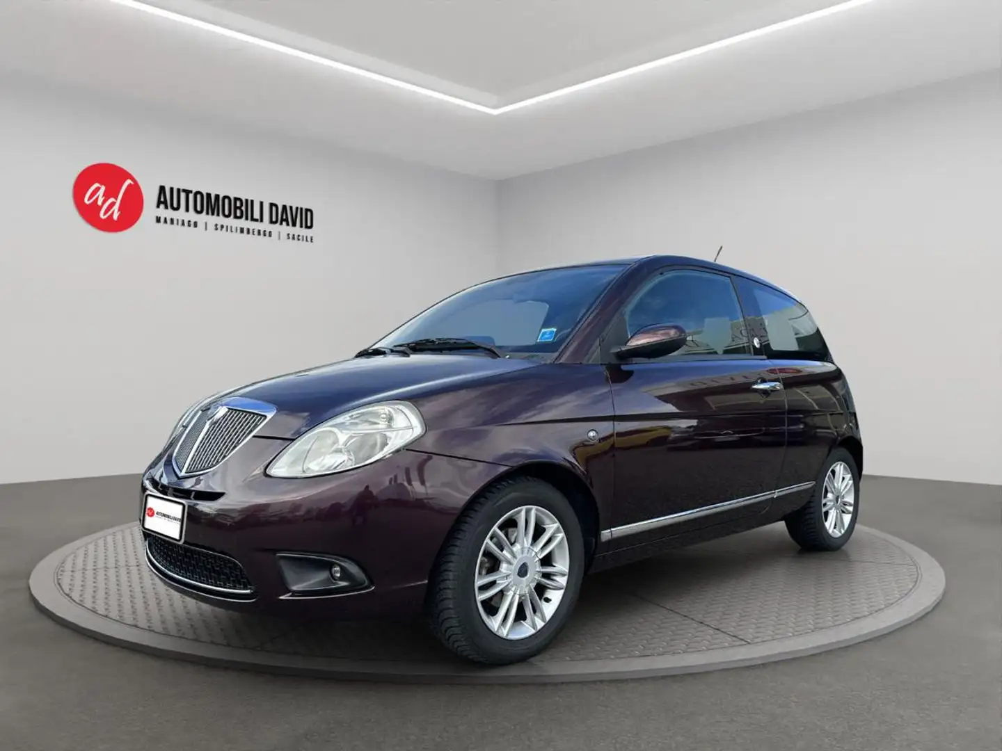 Lancia Ypsilon 1.4 Argento Ecochic GPL Rot - 1