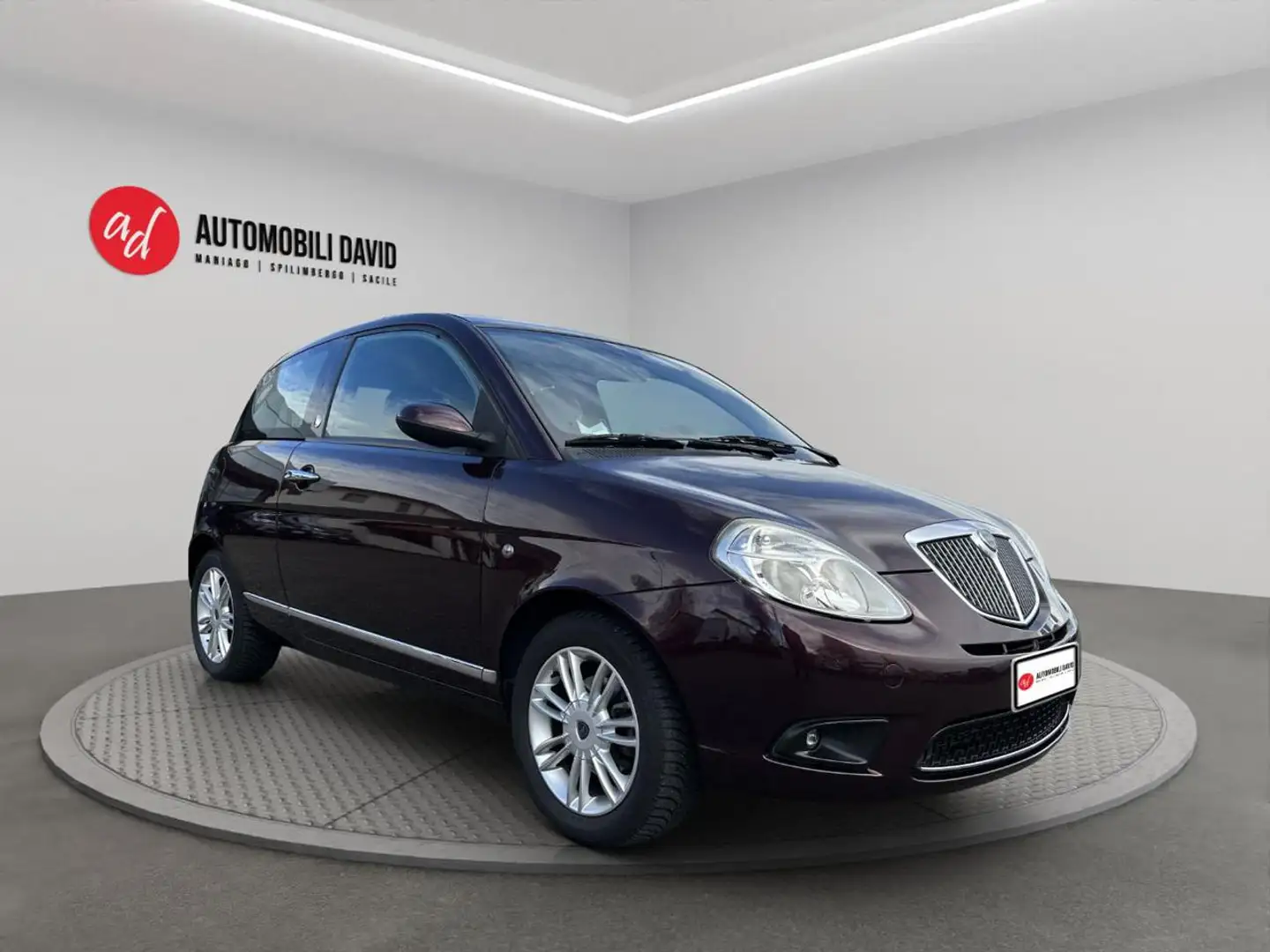Lancia Ypsilon 1.4 Argento Ecochic GPL Rot - 2