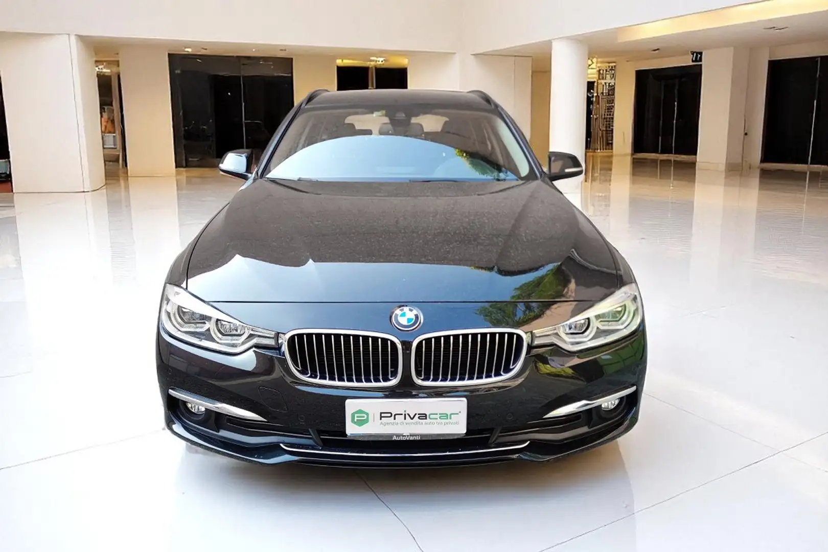 BMW 316 316d Touring Luxury Černá - 2