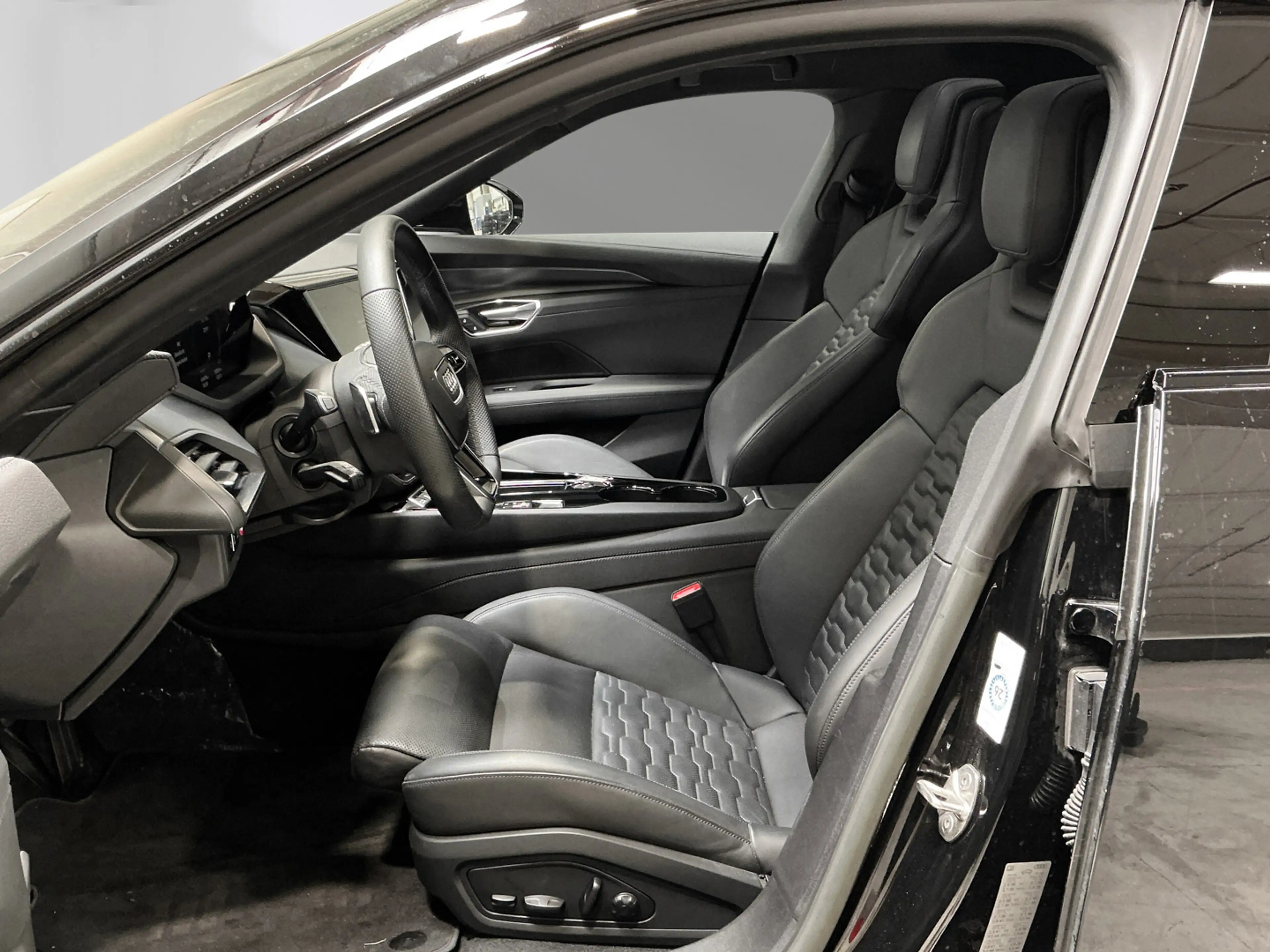 Audi e-tron GT quattro Panorama B&O ACC Sitzlüftung — photo 3