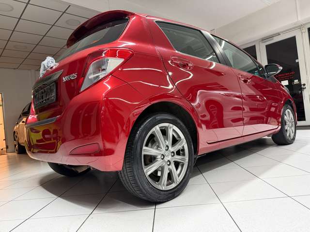 Imagine Toyota Yaris Yaris 1.33 VVT-i Club*Kamera*Panorama*