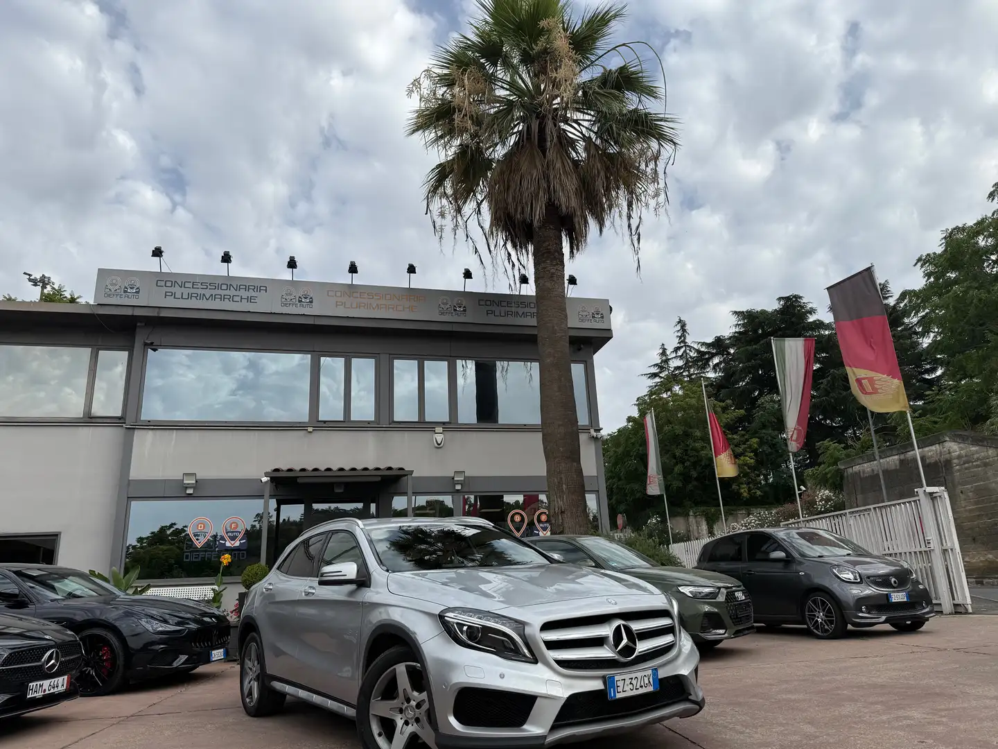 Mercedes-Benz GLA 220 GLA-X156 2014 d (cdi) Premium 4matic 170cv auto Plateado - 1