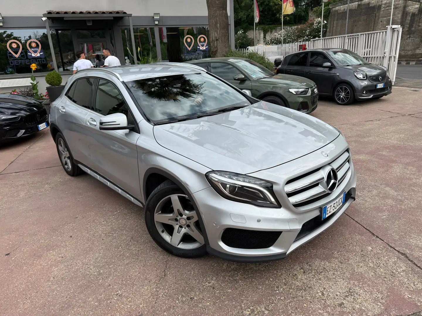 Mercedes-Benz GLA 220 GLA-X156 2014 d (cdi) Premium 4matic 170cv auto Plateado - 2