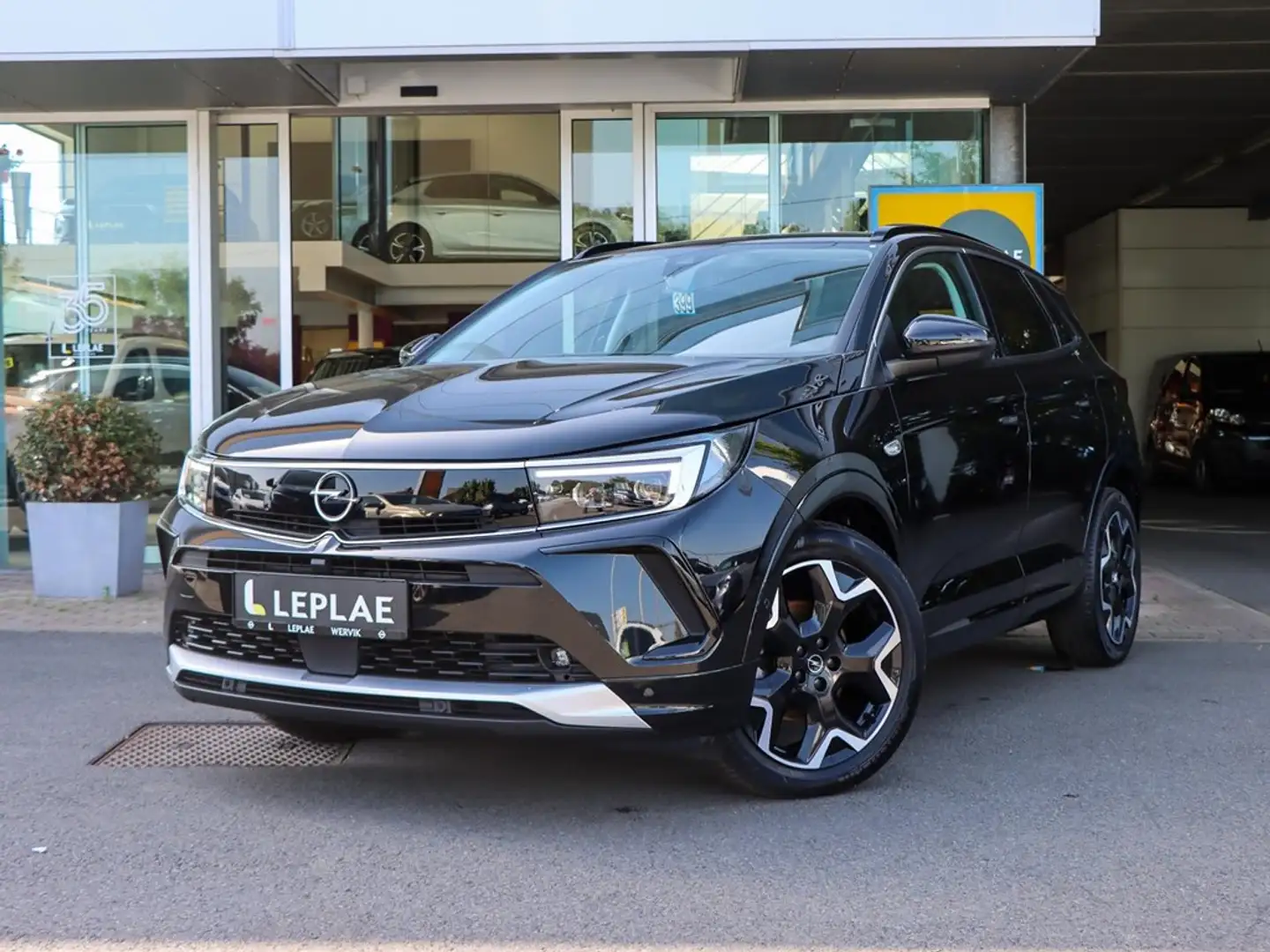 Opel Grandland ULTIMATE 1.5D AT8 130PK | NAVI | CAMERA | DODEHOEK Zwart - 1