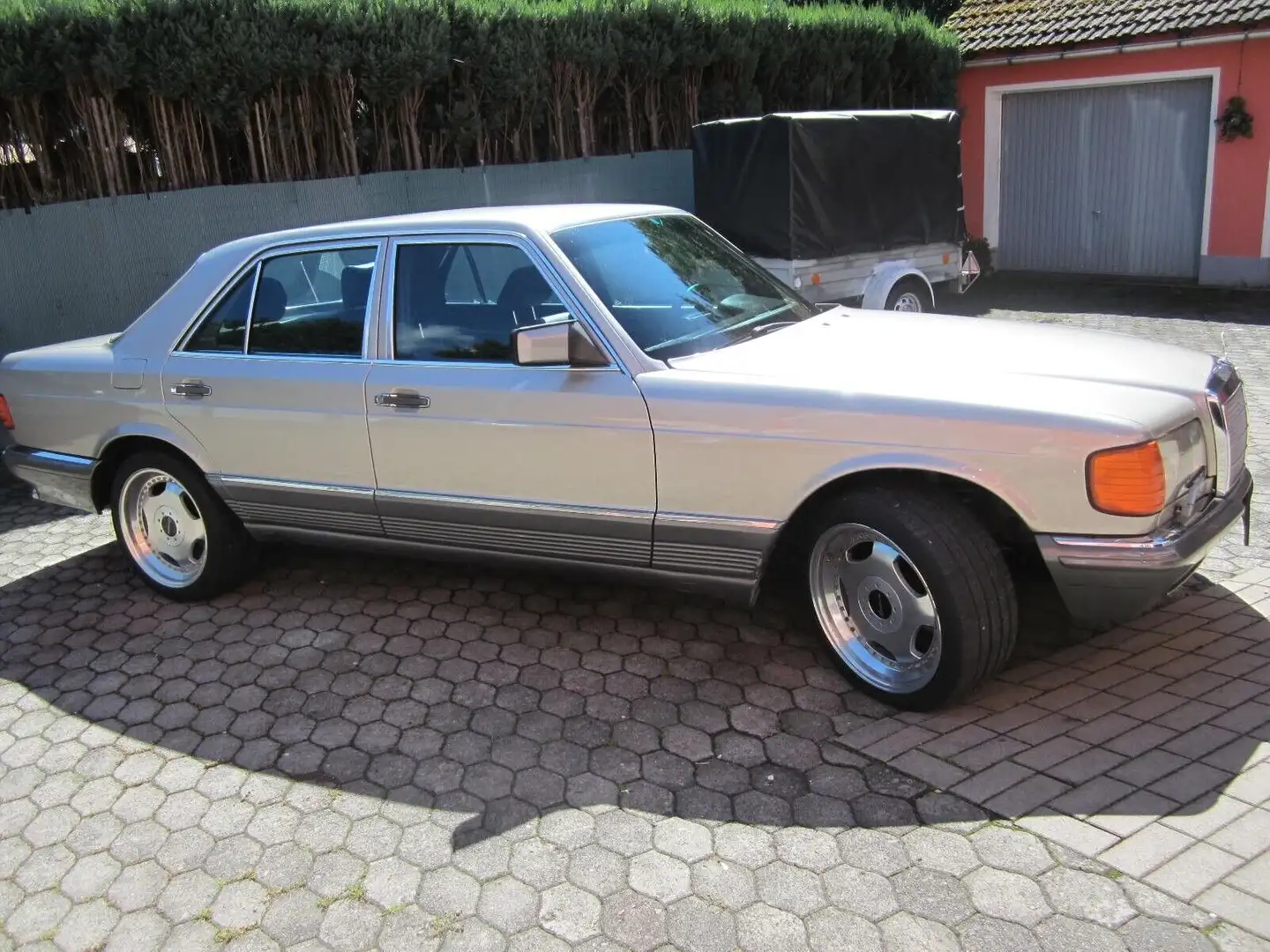 Mercedes-Benz 280 280 E - 2