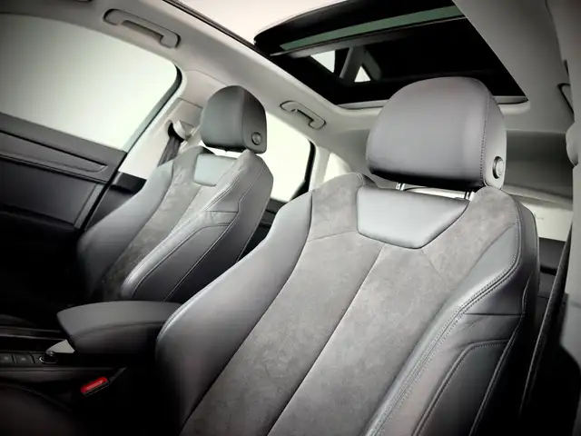 Audi Q3 view 12