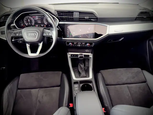 Audi Q3 view 19