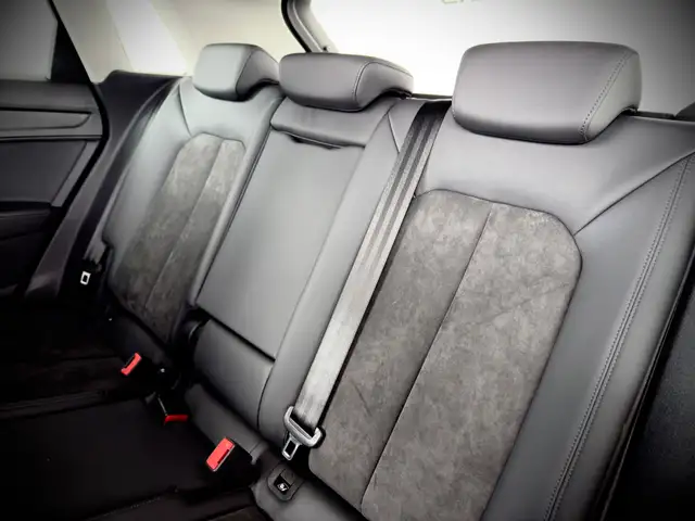 Audi Q3 view 18