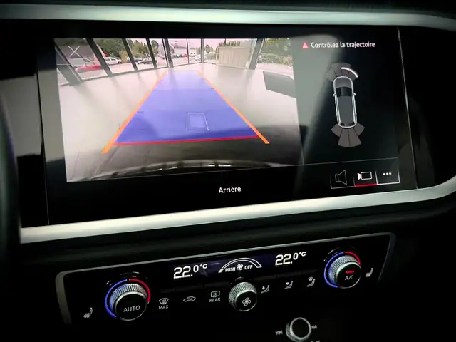 Audi Q3 view 17