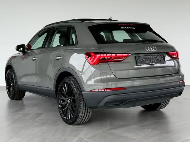 Audi Q3 view 7
