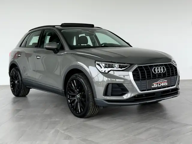 Audi Q3 view 6