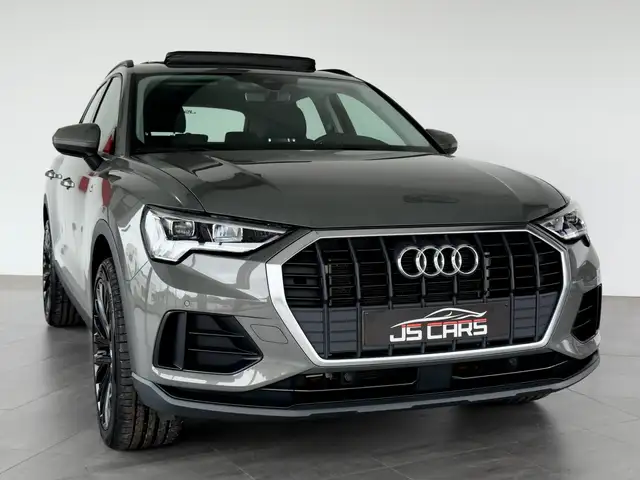 Audi Q3 view 5