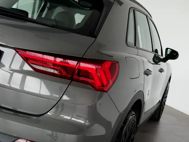 Audi Q3 view 10