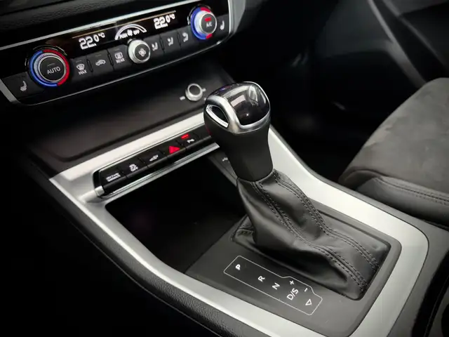 Audi Q3 view 14