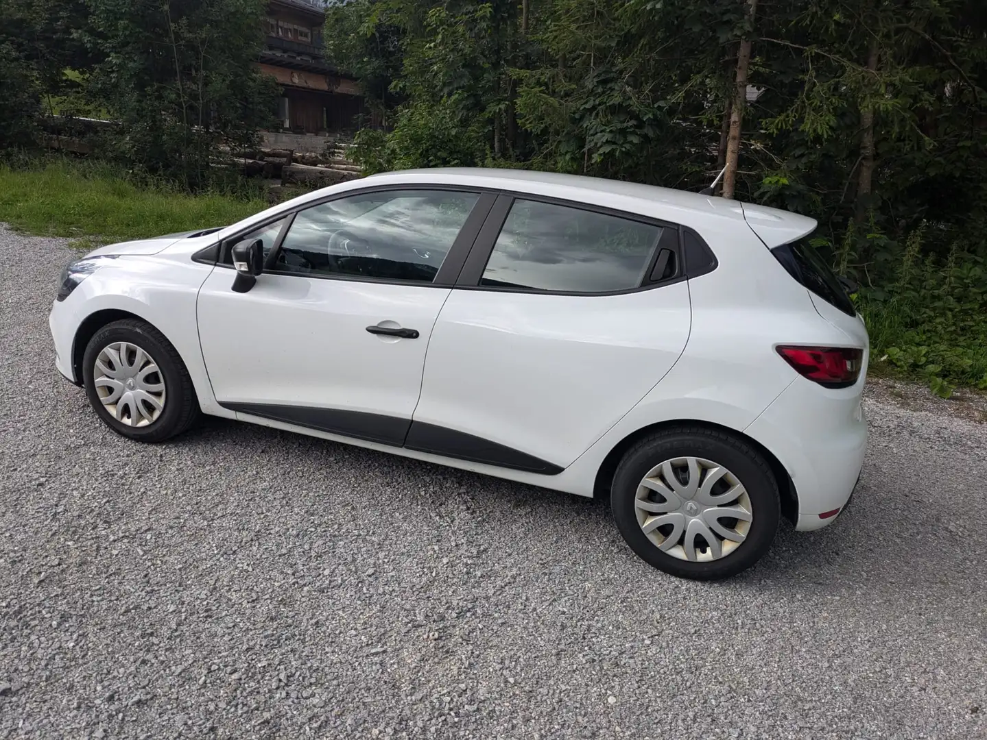 Renault Clio Clio Life 1,2 16V 75 Life Weiß - 2