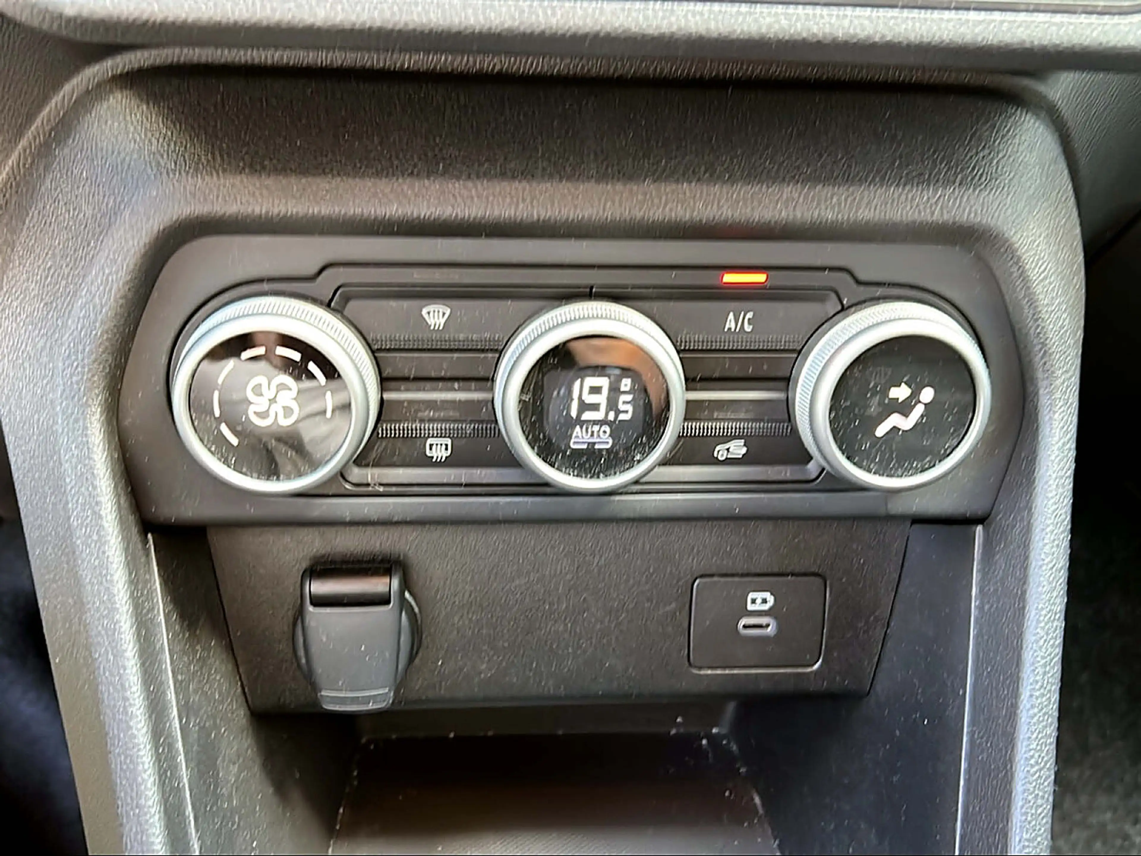 Dacia Jogger Expression TCe 110 — photo 11
