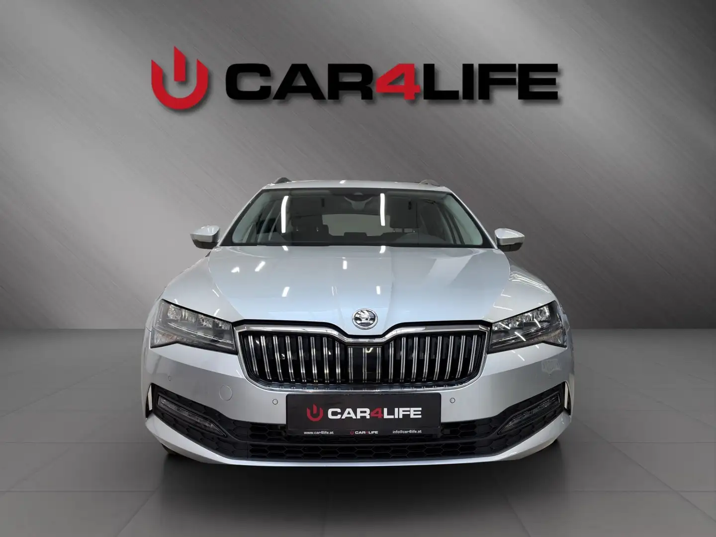 Skoda Superb Kombi 2,0 TDI Ambition*CARPLAY*ACC*ASSISTENTEN* Silber - 2