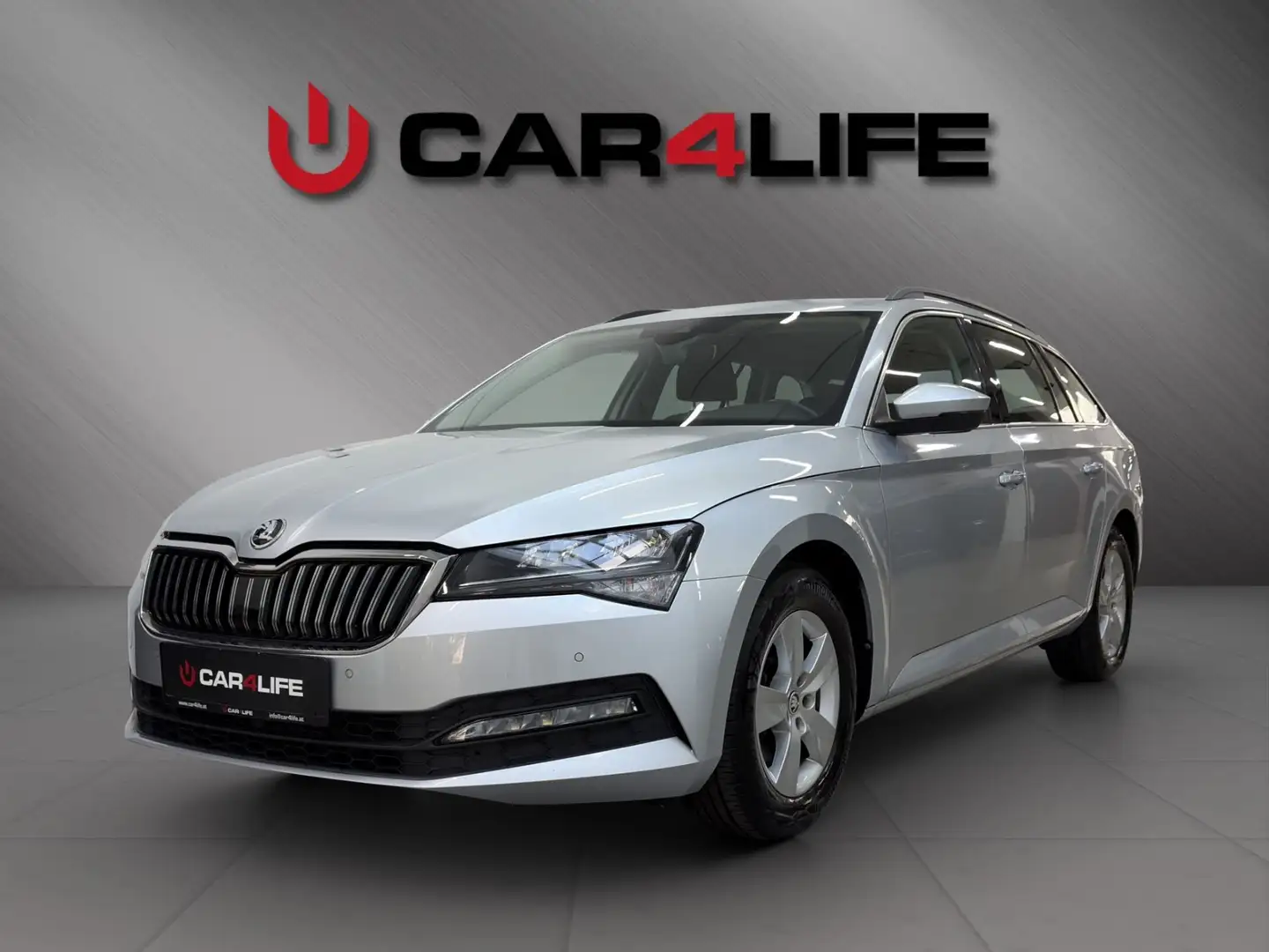 Skoda Superb Kombi 2,0 TDI Ambition*CARPLAY*ACC*ASSISTENTEN* Silber - 1