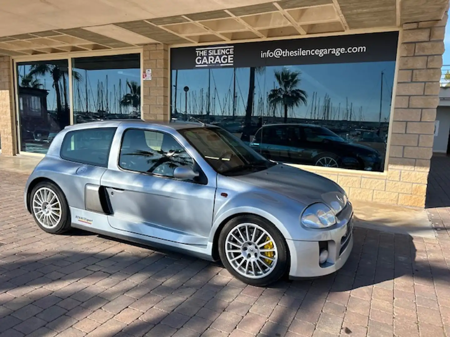 Renault Clio 3.0 V6 Sport Серый - 1
