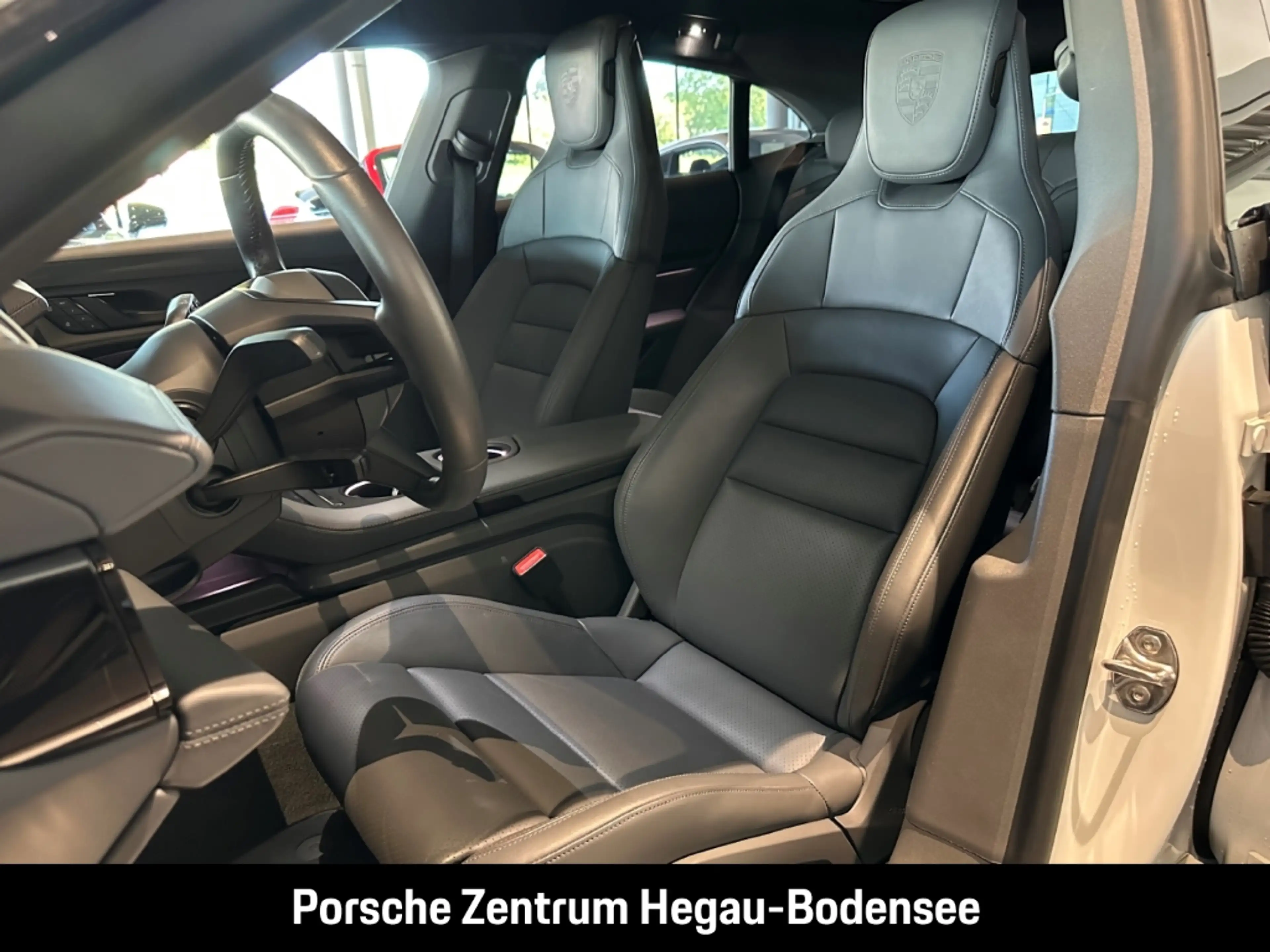 Porsche Taycan 4S Sport Turismo — photo 8