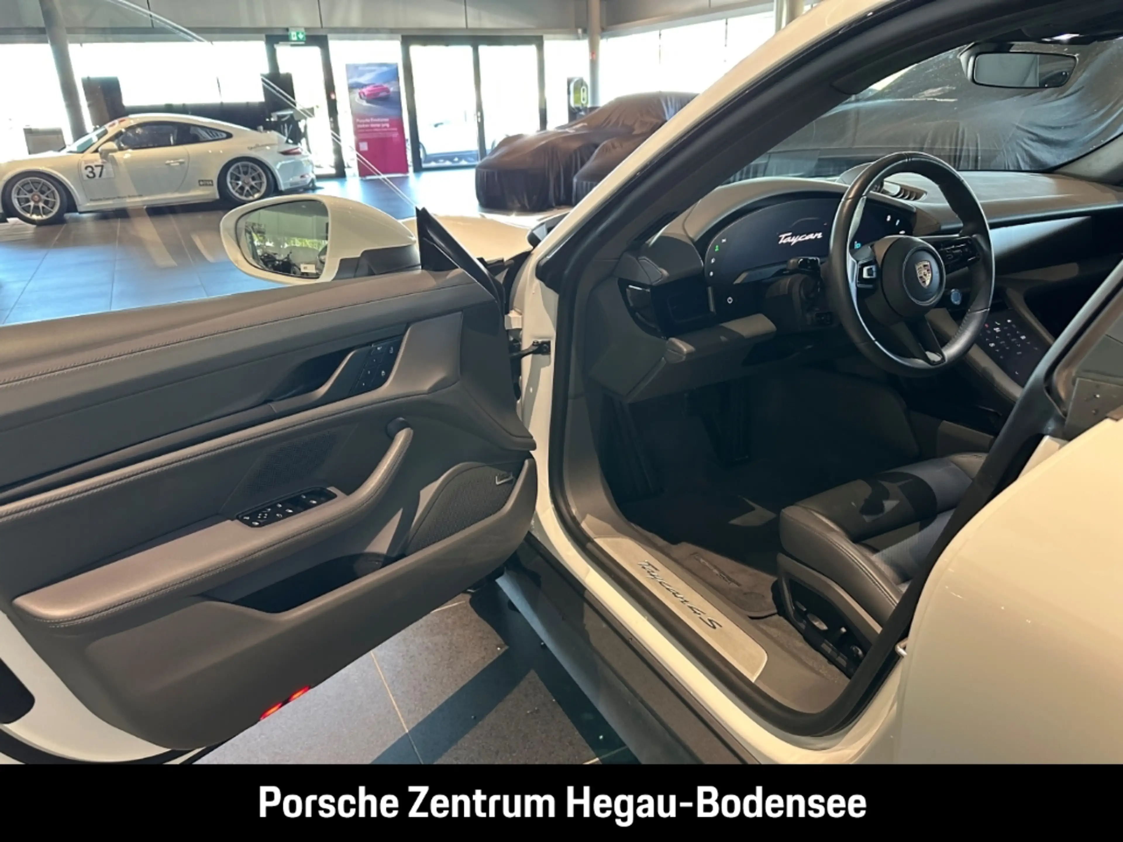Porsche Taycan 4S Sport Turismo — photo 10