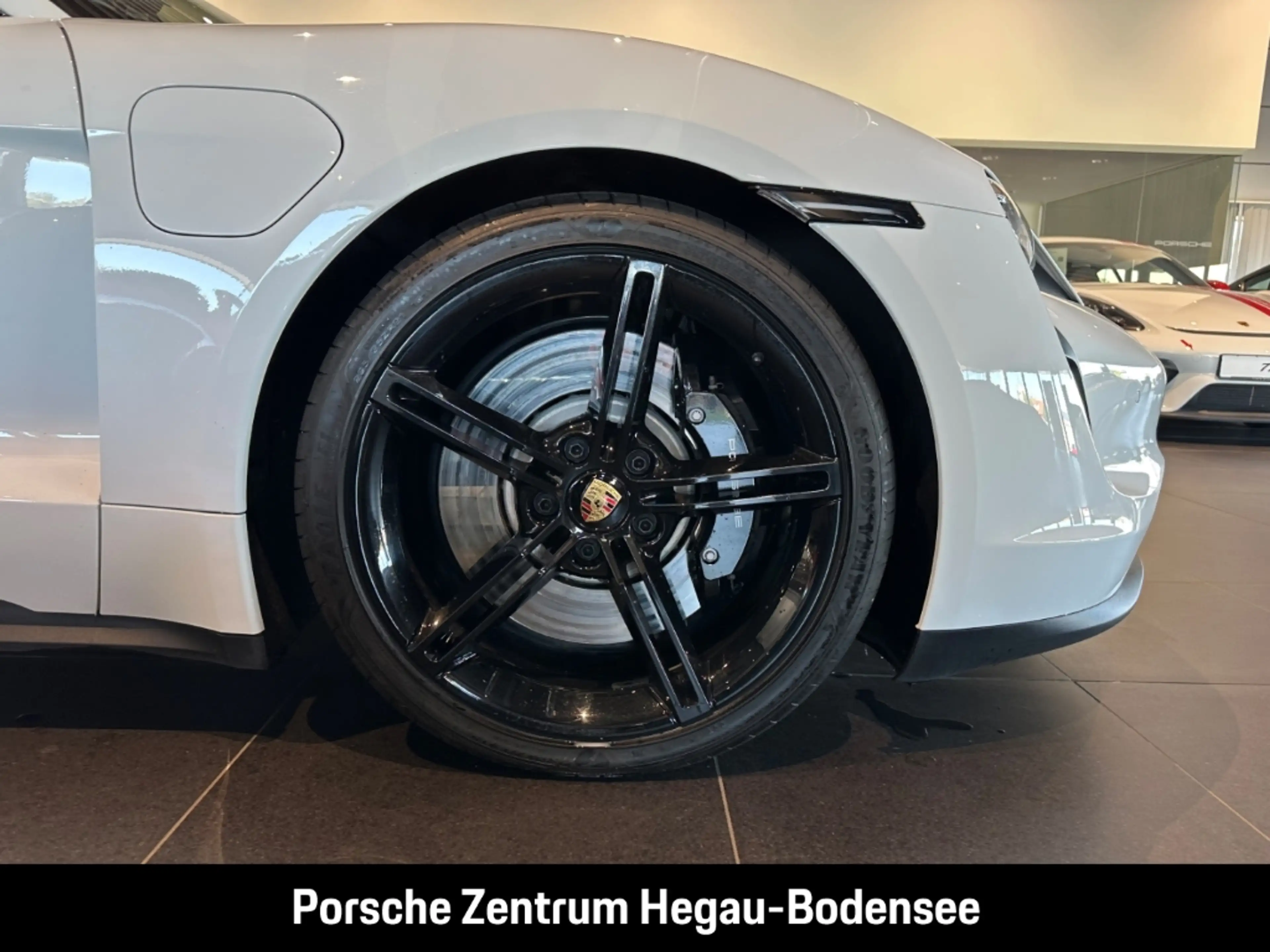 Porsche Taycan 4S Sport Turismo — photo 6