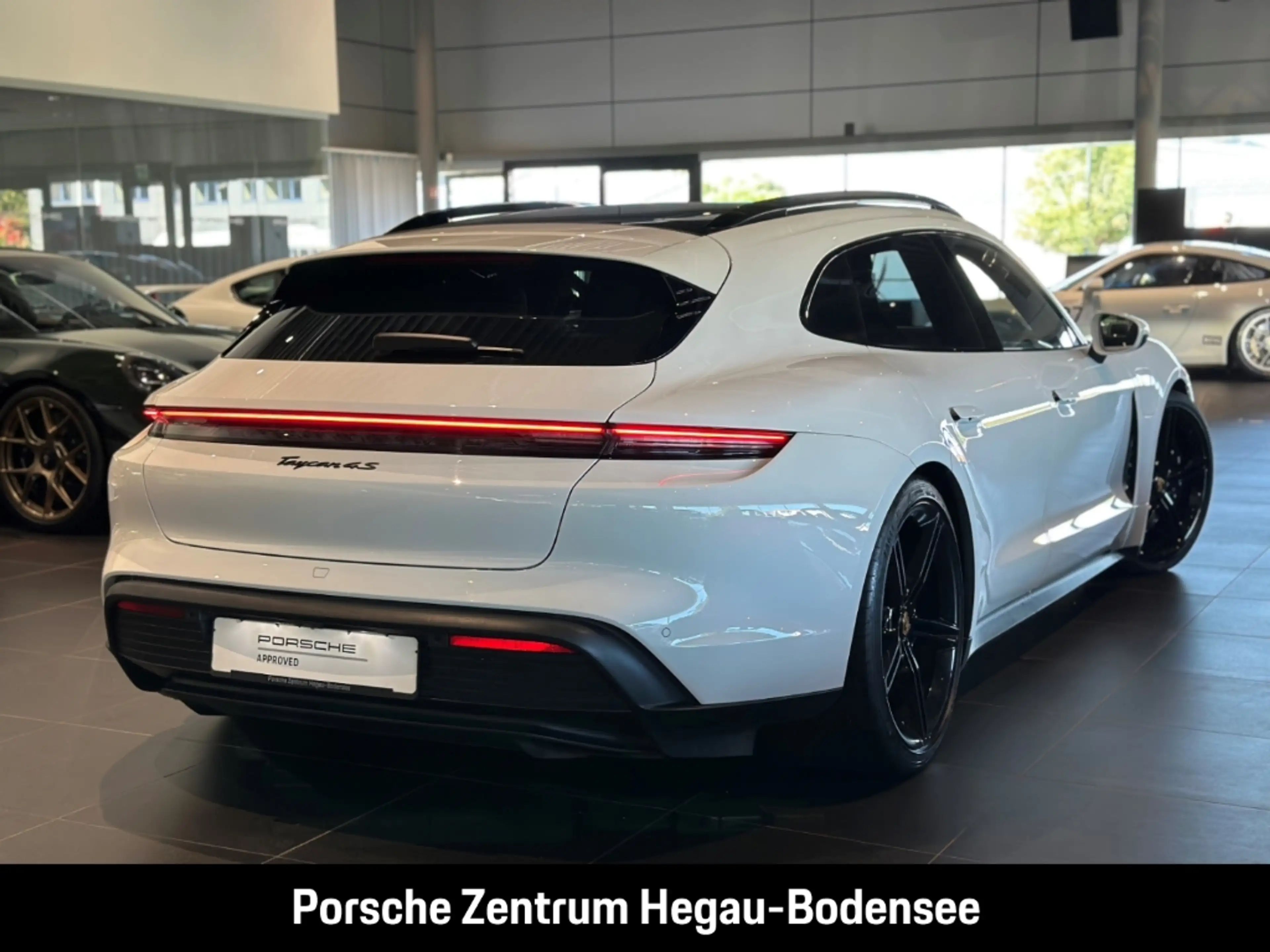 Porsche Taycan 4S Sport Turismo — photo 3