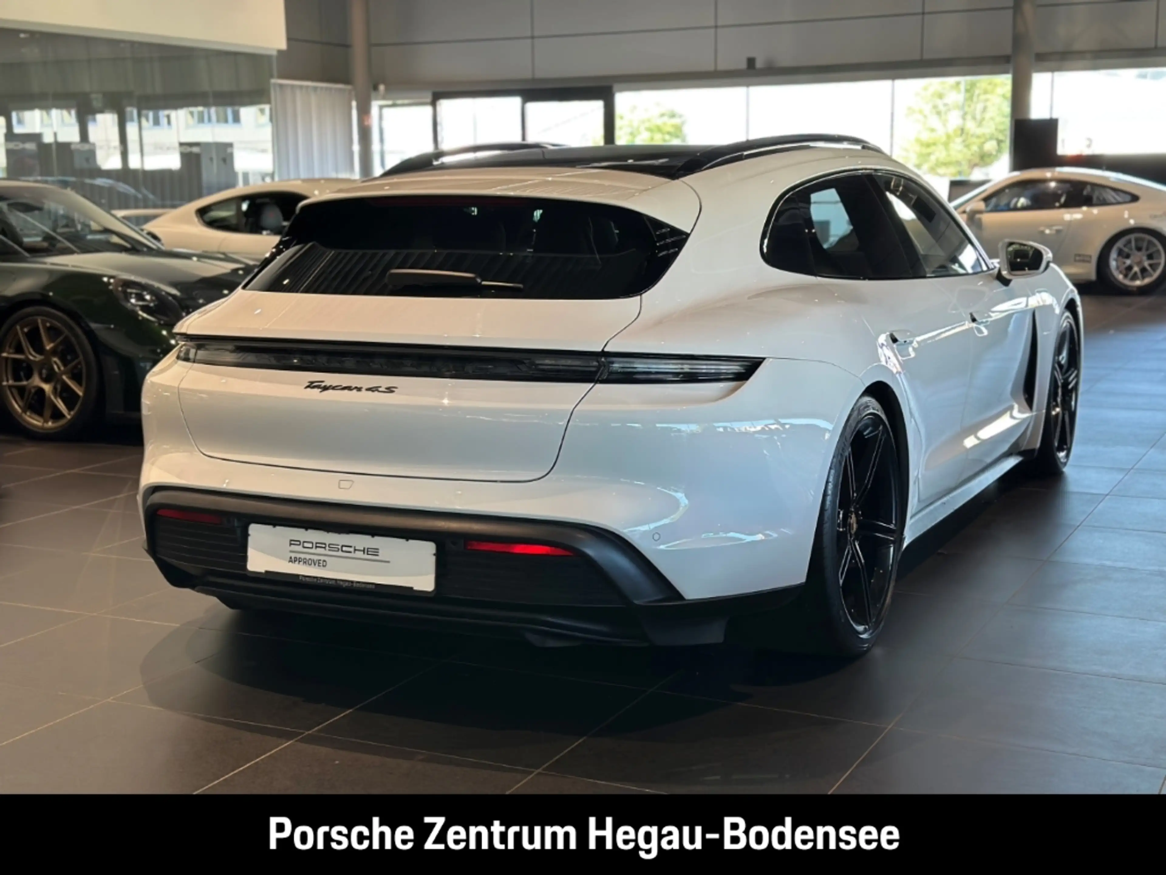 Porsche Taycan 4S Sport Turismo — photo 13