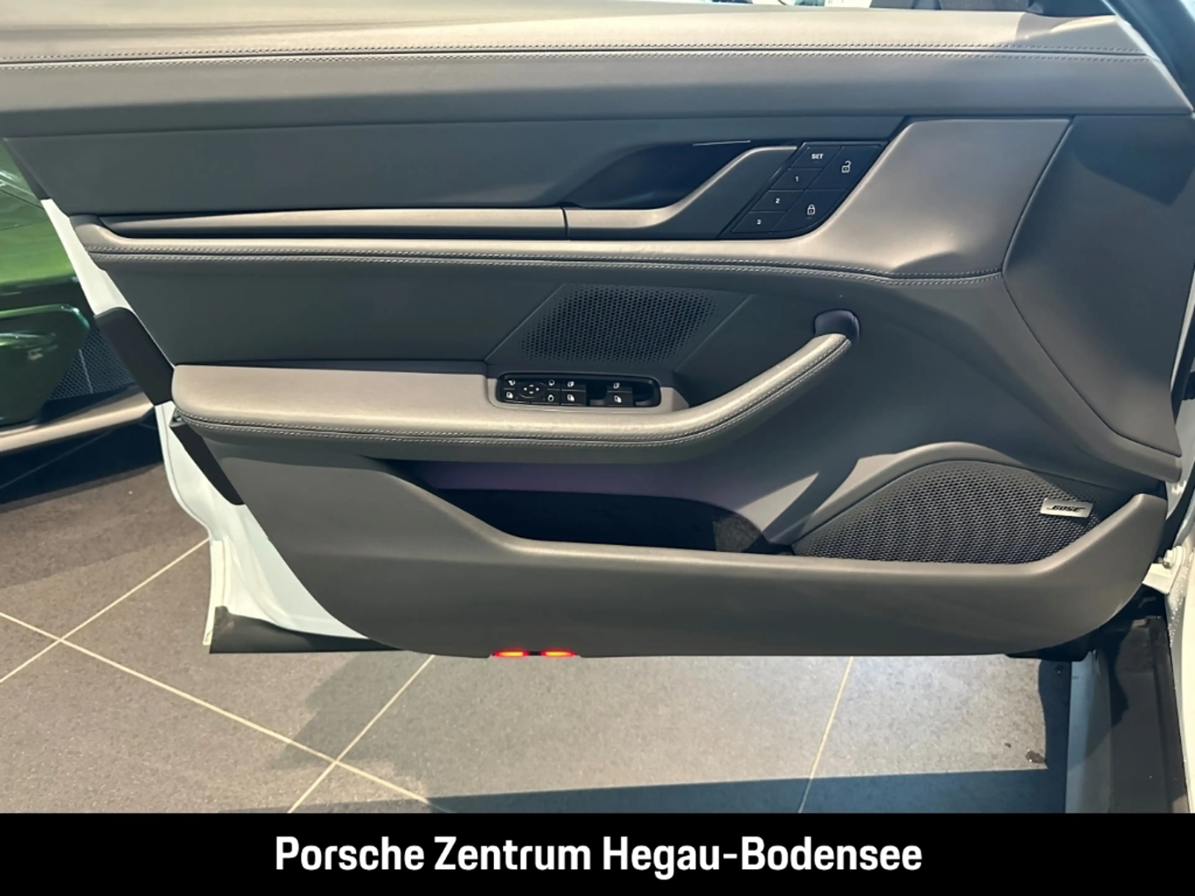 Porsche Taycan 4S Sport Turismo — photo 12