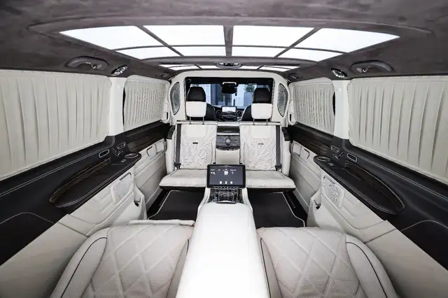 Mercedes-Benz V 300 view 3
