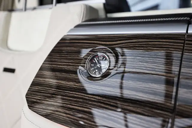 Mercedes-Benz V 300 view 9