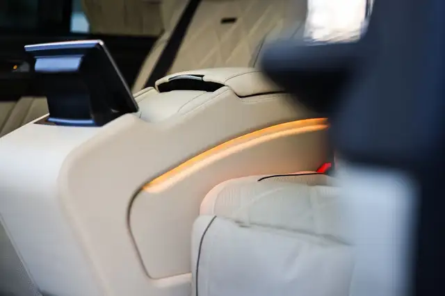 Mercedes-Benz V 300 view 14