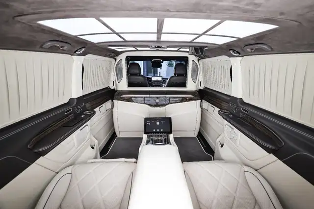 Mercedes-Benz V 300 view 2