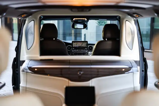 Mercedes-Benz V 300 view 13
