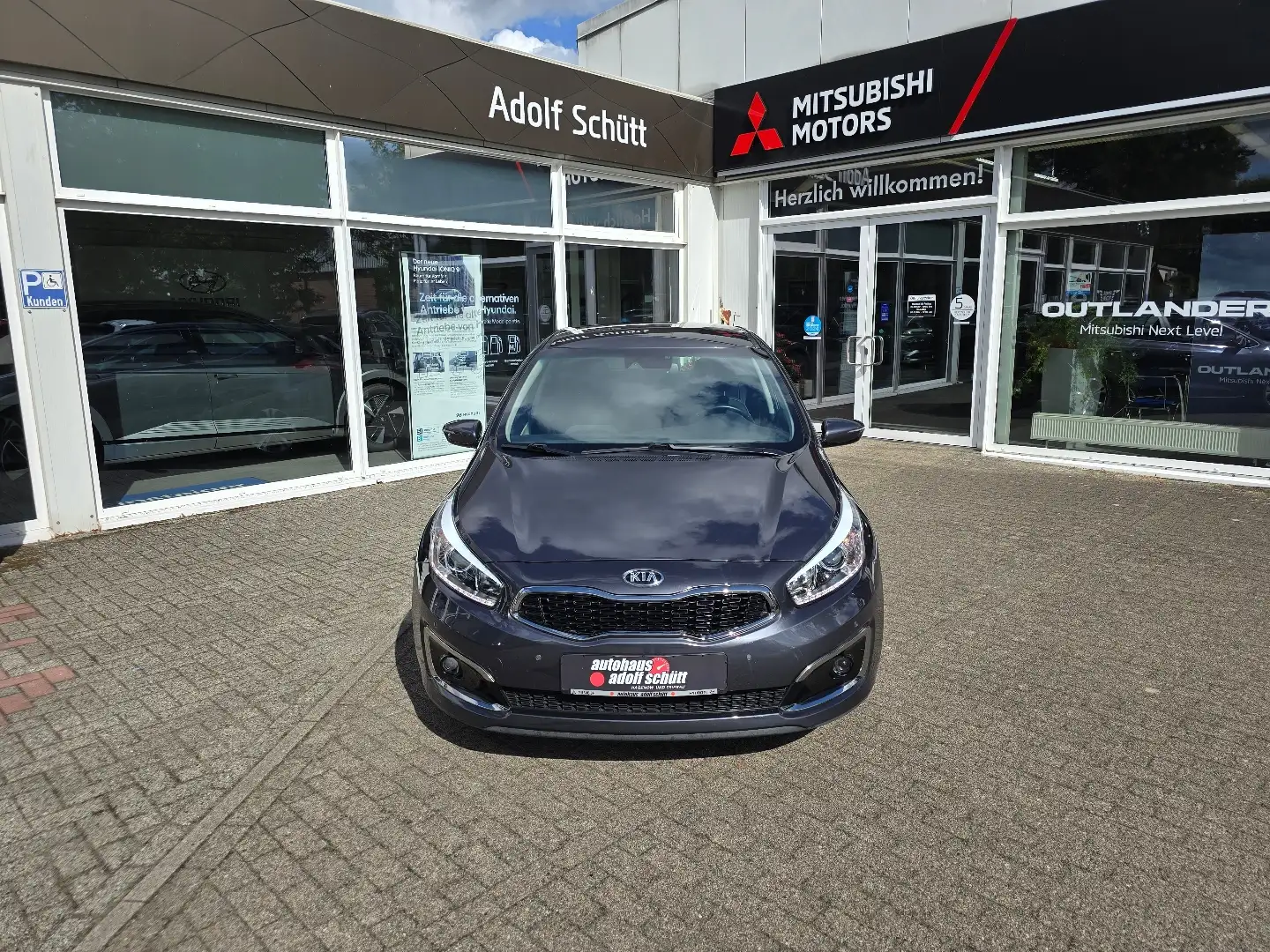Kia Ceed / cee'd Ceed 1,6 GDI 6-DCT Spirit Grau - 2