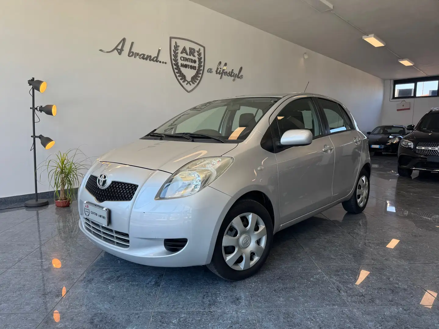 Toyota Yaris 5p 1.0 Now Clima Soli 129000 km Ottimo Stato Silber - 1