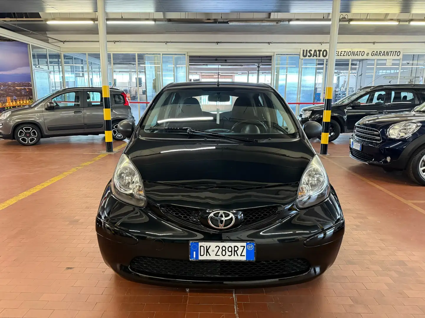 Toyota Aygo 5p 1.0 Nero - 1