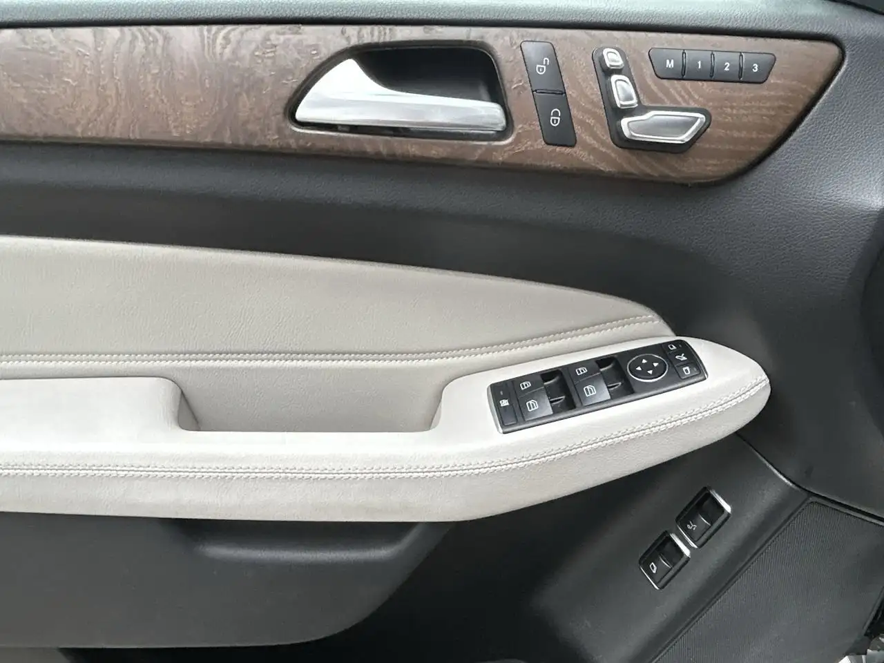 Mercedes-Benz GLS снимка Mercedes-Benz GLS
