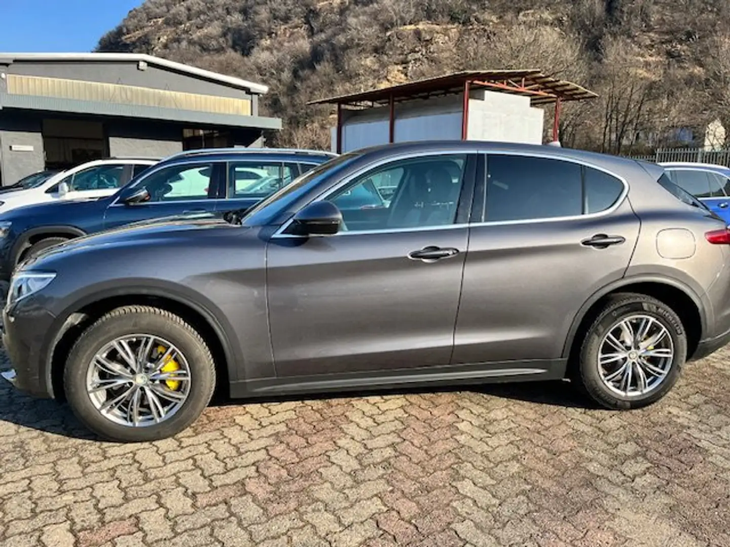 Alfa Romeo Stelvio 2.2 Turbodiesel 210 CV AT8 Q4 Executive Grijs - 2