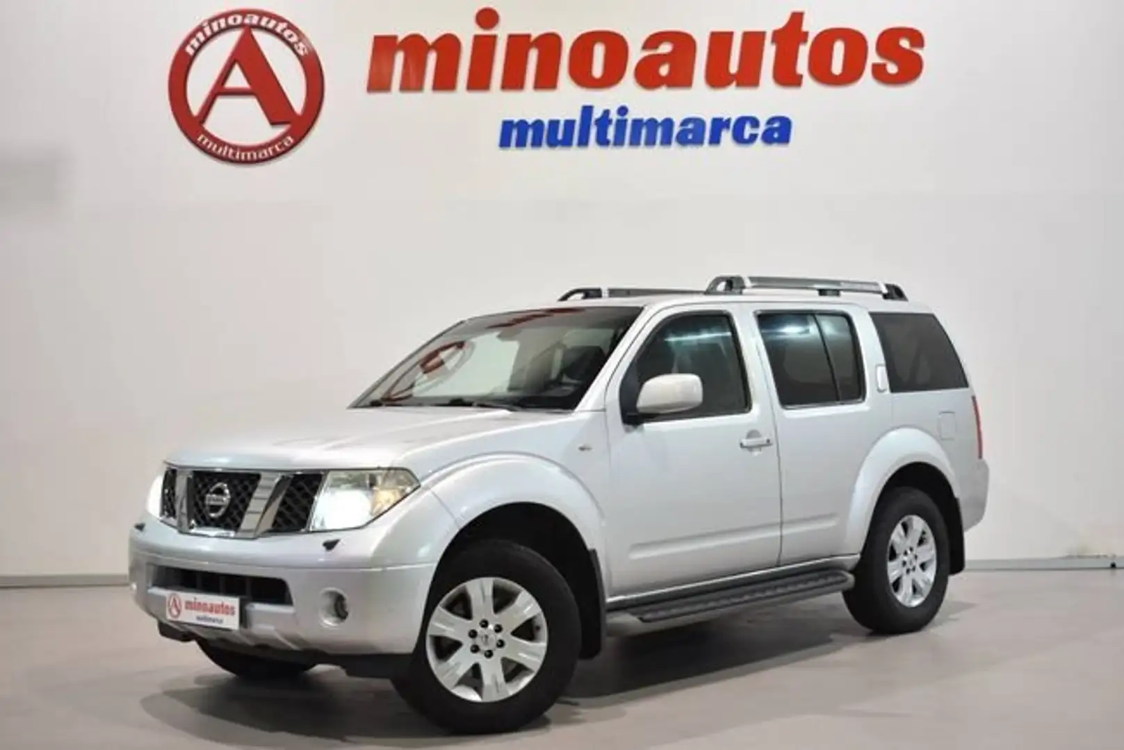 Nissan Pathfinder 2.5 DCI 174 CV 7 PLAZAS Silber - 1