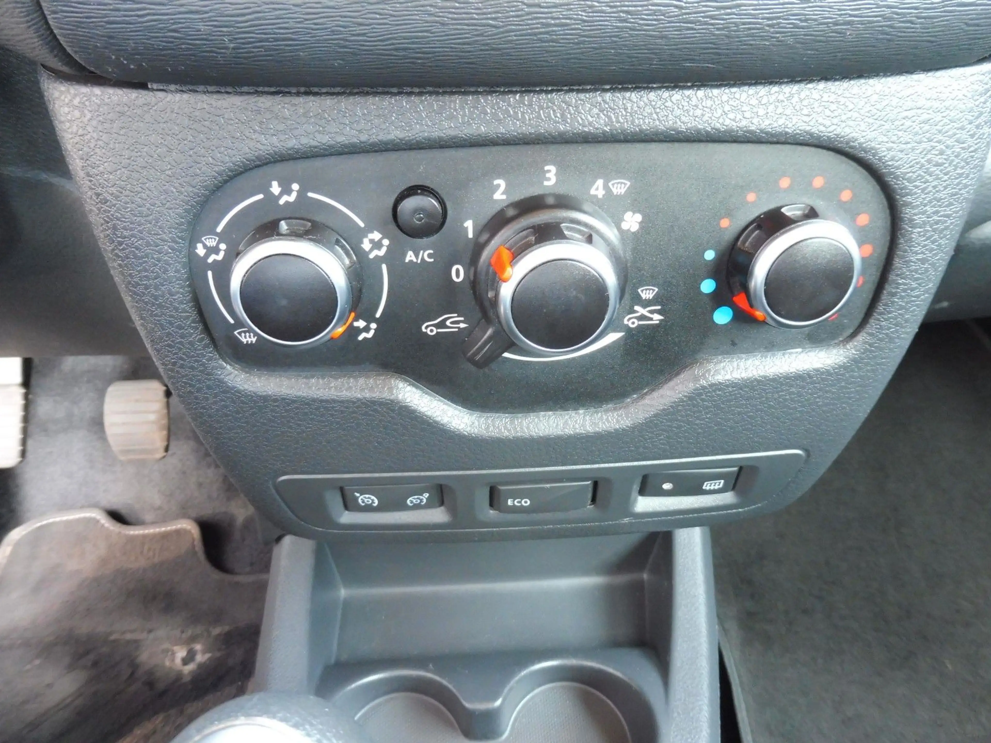 Dacia Dokker TCe 115 Stepway Celebration Ero 6 W — photo 12