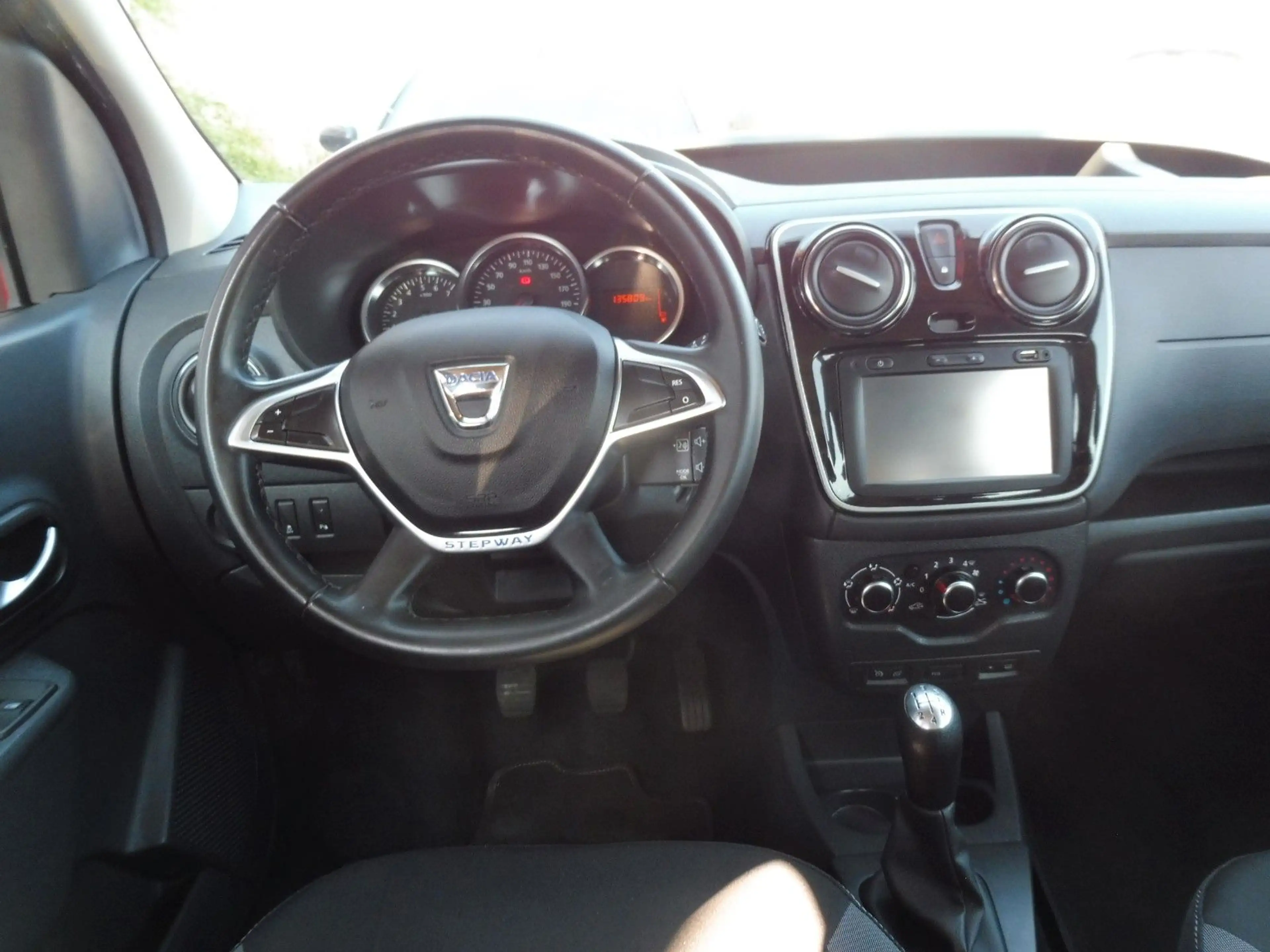 Dacia Dokker TCe 115 Stepway Celebration Ero 6 W — photo 15
